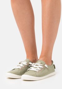 Roxy BAYSHORE III - Sapatilhas - antique green