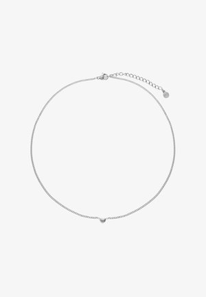 Collier délicat en chaîne d'argent avec un petit pendentif en forme de cœur et une fermeture à boucle ajustable.