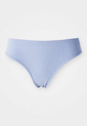 Culotte de bikini côtelée bleu clair avec une large ceinture et une coupe ajustée, arborant une texture lisse et sans motifs ni embellissements.