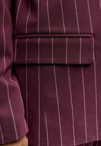 Object OBJLISA - Puspaltis - mauve wine
