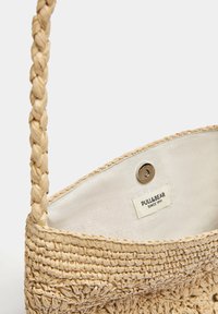 pull&bear basket