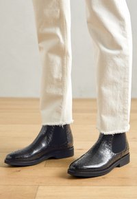 Neizvēlēts, black/rich tan