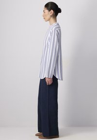 Touché Privé STRIPED - Bluza z gumbi - blue