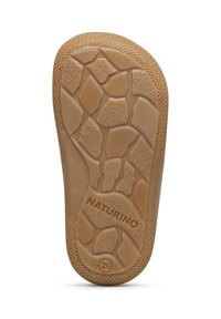 Beige gumová podrážka s kroužkovým dezénem, obsahující zaoblené tvary a drážky, označená "NATURINO" a velikostí "20".