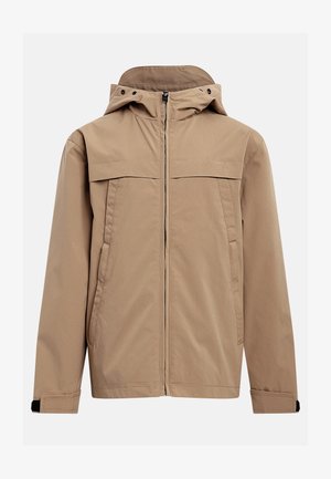 Μπεζ μπουφάν με κουκούλα, εμπρός φερμουάρ, δύο πλαϊνές τσέπες και ρυθμιζόμενα μανίκια με βέλκρο, σχεδιασμένο για εξωτερική χρήση.