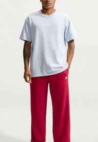 Ikke valgt, tough red tough red white