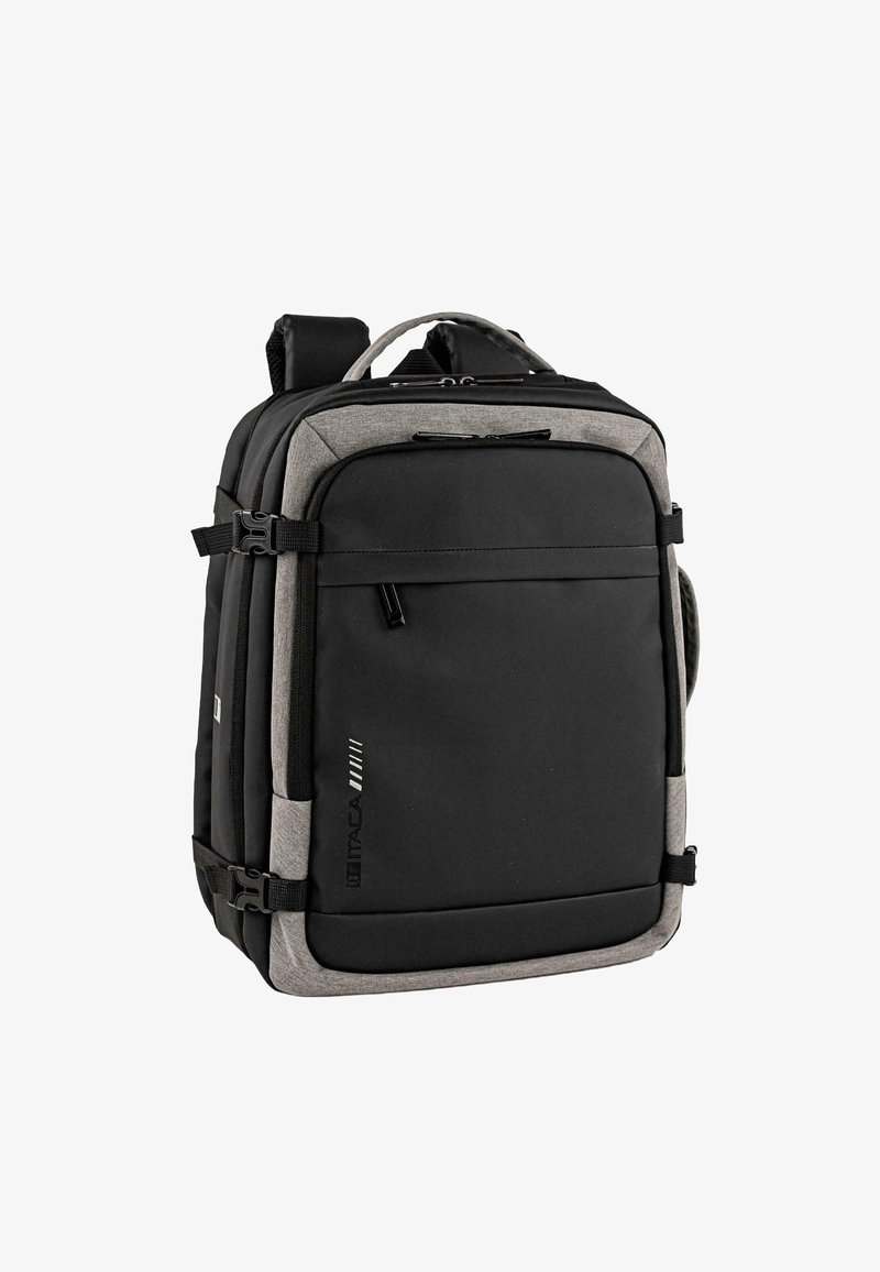 Mochila rectangular negra y gris con bolsillo frontal con cremallera, correas de compresión laterales, correas acolchadas para los hombros y asa superior para llevar.