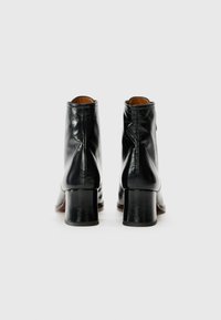 Chie Mihara TAMUJO47 - Classic ankle boots - dunpak black