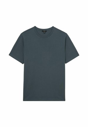 Tumeda halli lühikeste varrukatega puuvillane ümara kaelusega T-särk, mis on lahti laotatult nähtava õmbluse ja kaeluse sees oleva suuruse sildiga.