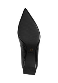 Semelle d'une chaussure noire à bout pointu avec une adhérence texturée, un talon carré et des marques de marque et de taille visibles.