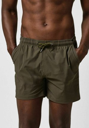 Olivenfarvede badeshorts med elastisk talje og snor. Fremstillet af letvægtsstof, med sidelommer og et enkelt design.
