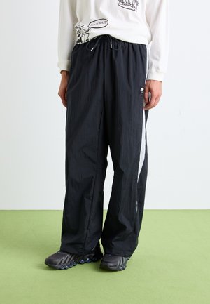 AIR TRACK PANT - Pantalon de survêtement - black/white