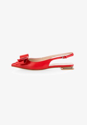 Rote Leder Slingback-Flats mit spitzem Zehenbereich und einer großen Schleifenverzierung auf dem Vorderfuß. Verfügt über einen niedrigen, rechteckigen Metallabsatz.