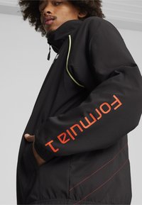 Puma F1 STATEMENT - REVERSIBLE - Fleecejakke - puma black aop