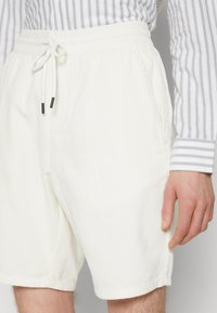 Only & Sons ONSLINUS - Kratke hlače - star white