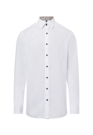 Chemise habillée blanche à manches longues avec des boutons foncés et une doublure de col à motifs, présentant un ourlet droit et un design classique à boutons.