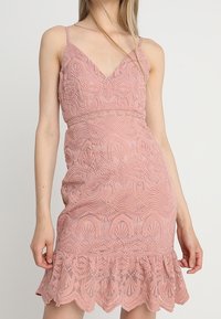 Love Triangle Cocktailklänning - light pink