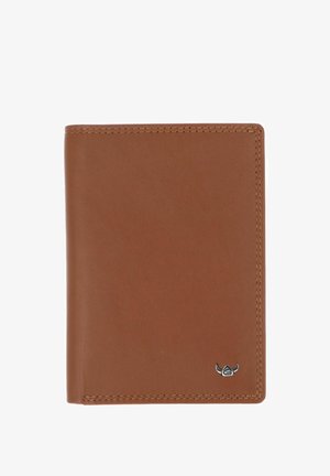 Portefeuille marron en cuir bi-pli avec coutures visibles et petit emblème de logo en métal en bas à droite sur fond blanc.