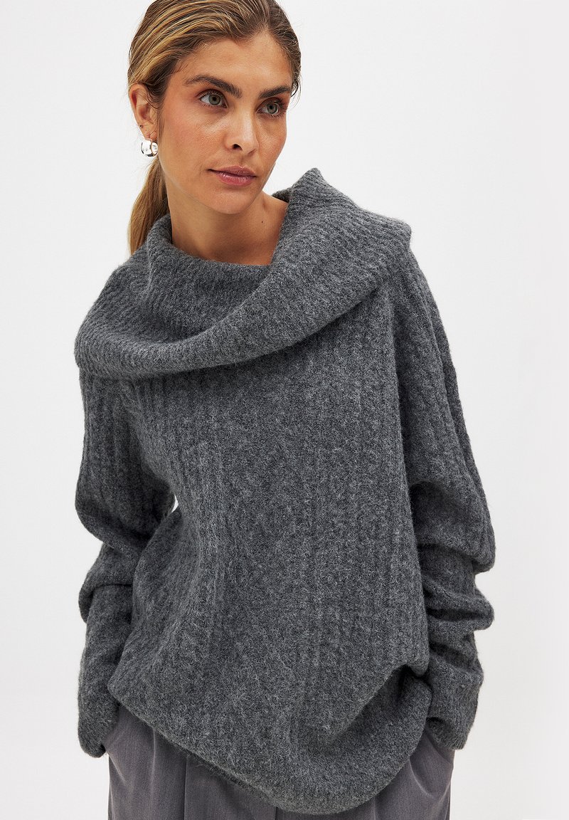 NA-KD - Sweter