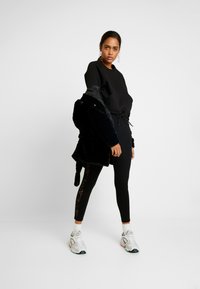 Urban Classics LADIES SHORT RAGLAN CREW - Sweatshirt - black