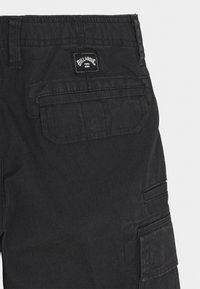 Billabong SCHEME BOY - Pantalones cargo - charcoal