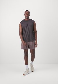 ICANIWILL STRIDE SLEEVELESS MEN - Top - charcoal