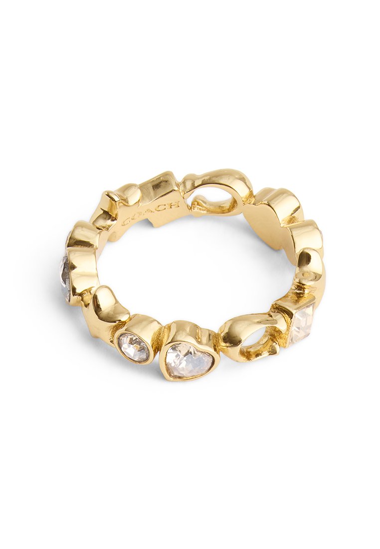 Bague en or ornée de pierres gemmes claires en forme de cœur et rectangulaires, montées sur un bandeau texturé avec une finition polie. Accents décoratifs présents.