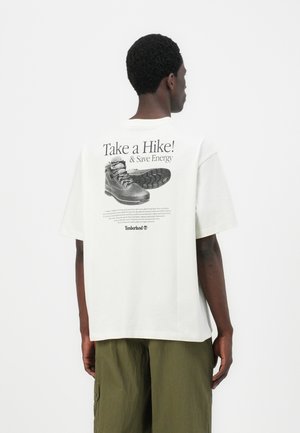 TAKE A HIKE BACK GRAPHIC TEE VINTAGE  - Print T-shirt - vintage white