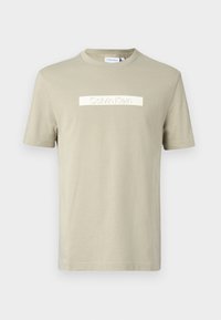 Calvin Klein CUT OUT SHADOW LOGO - T-shirt med print - london fog