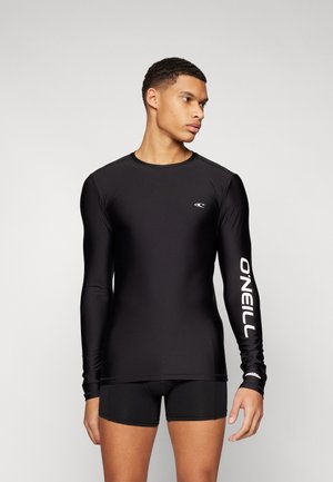Čierny dlhý rukáv rash guard vyrobený z hladkého, elastického materiálu, ktorý má malé logo na hrudi a nápis "O'NEILL" potlačený na rukáve.