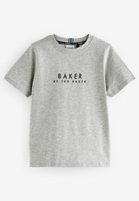 Siva pamučna majica s kratkim rukavima s natpisom "BAKER BY TED BAKER" u podebljanom crnom tisku na prednjoj strani. Mekana tekstura.