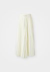 PLEATD - Maksiseelik - sail