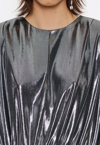 Bimba Y Lola HOMBRERAS METALIZADO PLATEADO - Vestido informal - plata