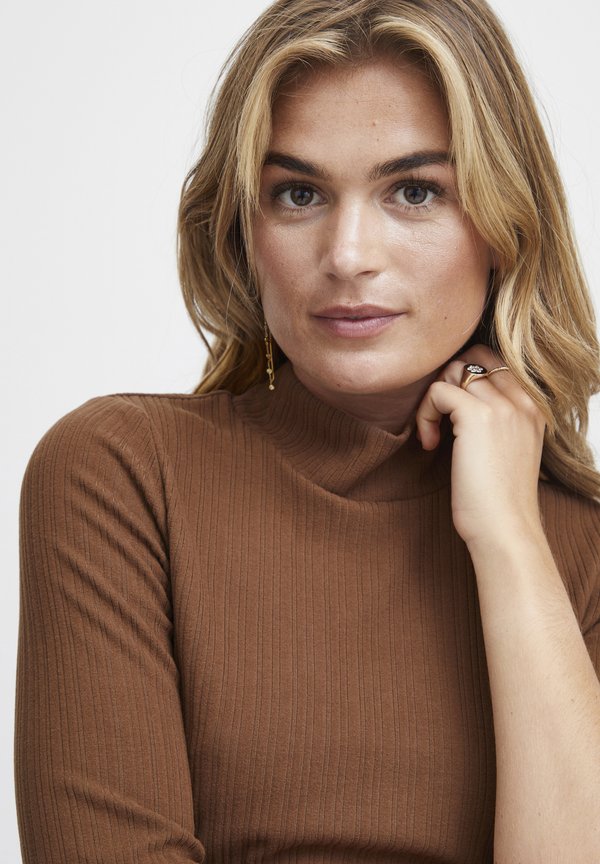 FRHENLEY - Basic T-shirt - Carafe2