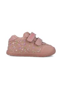 Zapatillas infantiles rosas con patrones florales, dos correas de velcro, suelas de goma y detalles texturizados en la puntera y el lateral. Logo de "Biomecanics" visible.