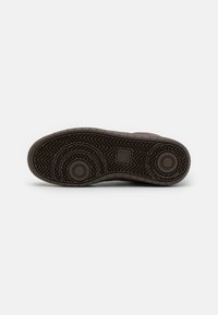 Veja V-95 - Zapatillas altas - walnut/black