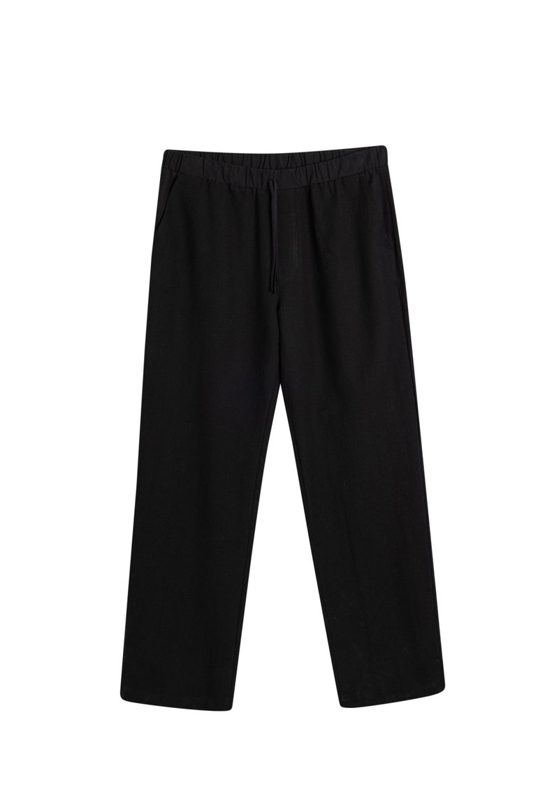 Zwarte katoenen broek met een elastische tailleband, trekkoordsluiting, zijzakken en een losse pasvorm. Gladde textuur, minimalistisch ontwerp.