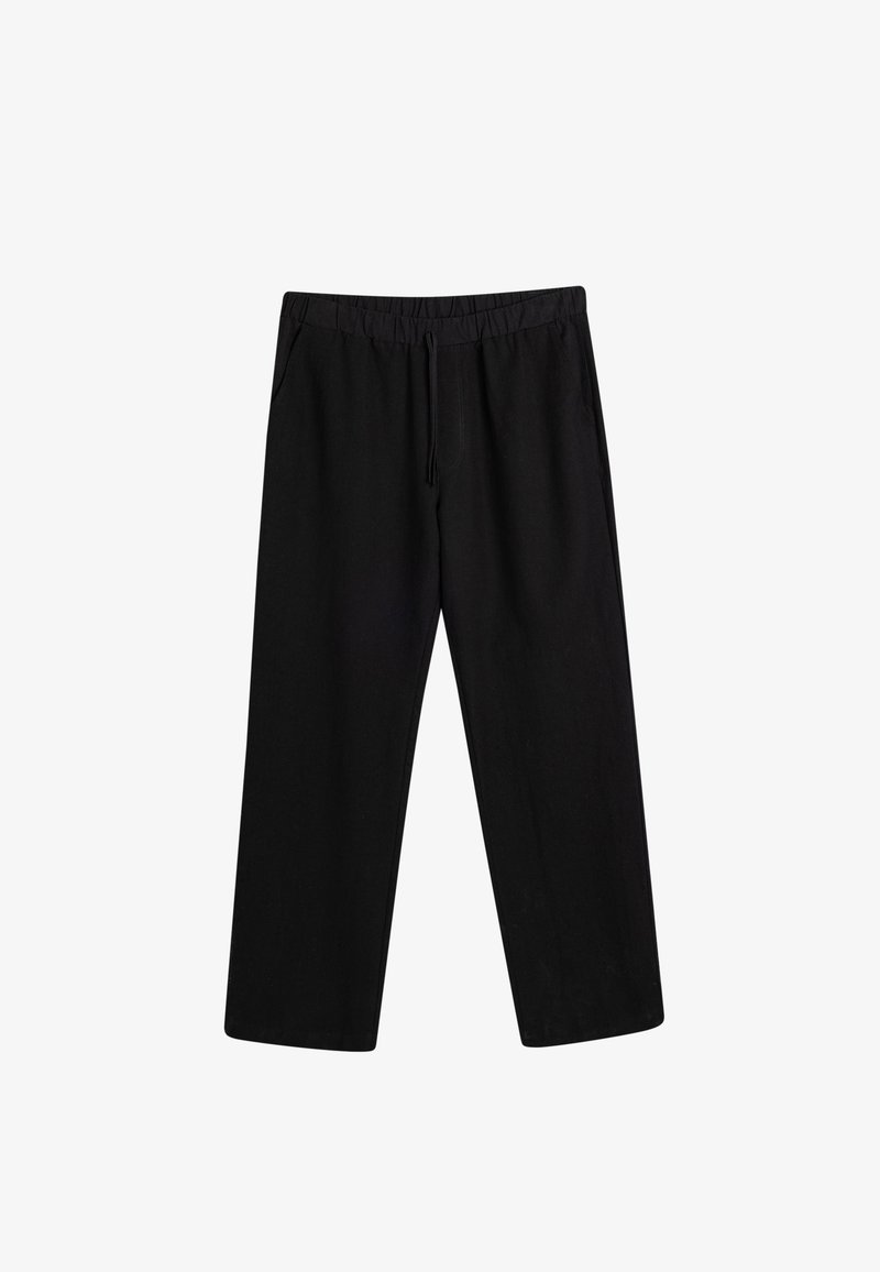 Zwarte katoenen broek met een elastische tailleband, trekkoordsluiting, zijzakken en een losse pasvorm. Gladde textuur, minimalistisch ontwerp.