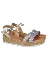 Sandalias de espadrilles multicolores con tiras metálicas, suela envuelta en yute y correa ajustable en el tobillo. Plantilla acolchada para mayor comodidad.