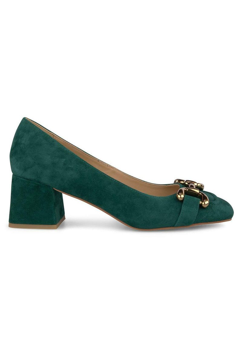 Pumps înălțate din suede teal, cu toc pătrat și cataramă aurie pe vârf. Textură netedă, design cu vârf ascuțit.