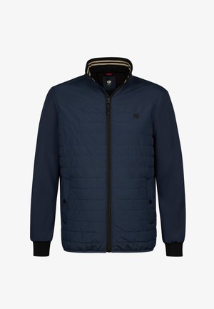 Chaqueta azul marino con textura acolchada, cremallera negra y puños acanalados. Cuenta con un cuello a rayas y un logo en el pecho izquierdo.