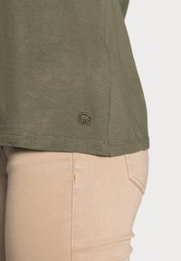 Cream NAIA - T-shirt básica - sea green