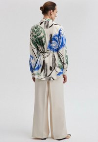 Touché Privé PATTERNED KIMONO - Allvädersjacka - patterned