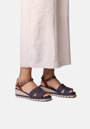 AURA - Sandále s klinovým opätkom - mari