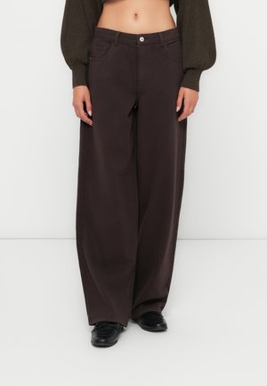 ONLSOLLA RELAXED PANT - Leveälahkeiset - seal brown