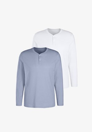 Langarmhemden in Hellblau und Weiß. Aus weichem Stoff gefertigt, mit einem Henley-Ausschnitt und drei Knöpfen sowie einer lässigen Passform.