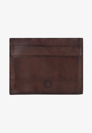 Cartera de cuero marrón con múltiples ranuras para tarjetas, textura suave, ligero brillo y detalle del logo en relieve. Diseño minimalista y rectangular.