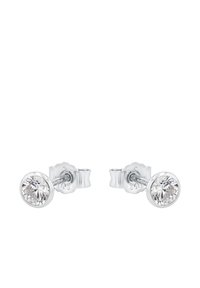 Runda silverfärgade studs med klara, briljant-slipade stenar, med en polerad finish och säkra fjärilslås.