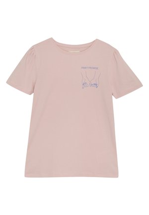 Lys pink t-shirt lavet af blødt stof, med puffærmer og et blåt grafisk motiv af to hænder, der laver en pinky promise.