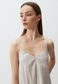 Jimmy Key LOOSE FIT V-NECK MIDI  - Vestito casual - bej